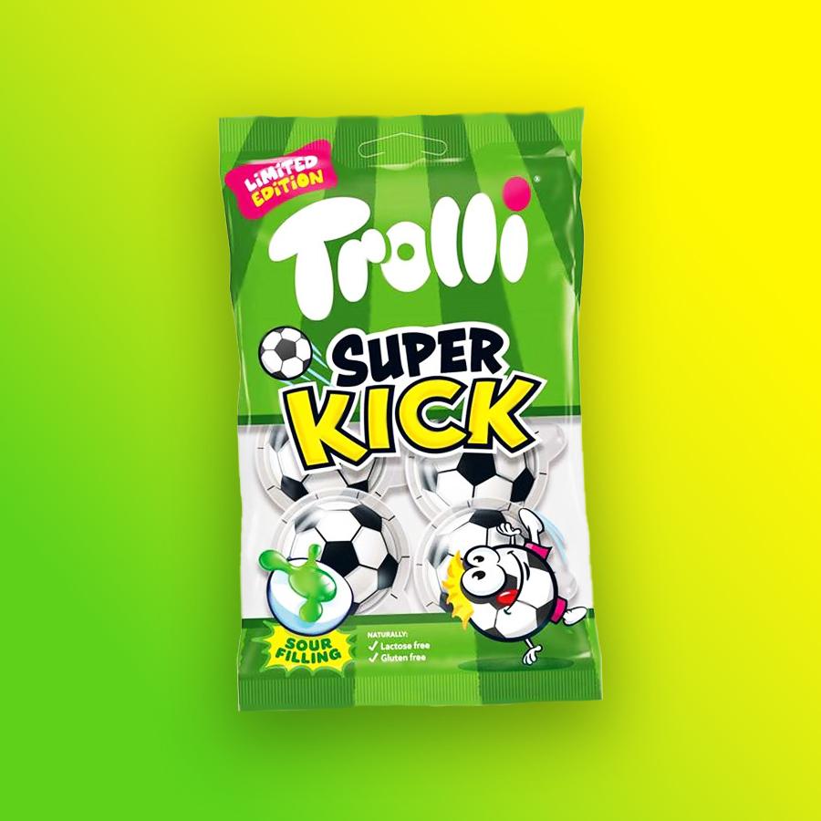 Trolli Super Kick focilabda formájú gumicukor savanyú töltelékkel 75g