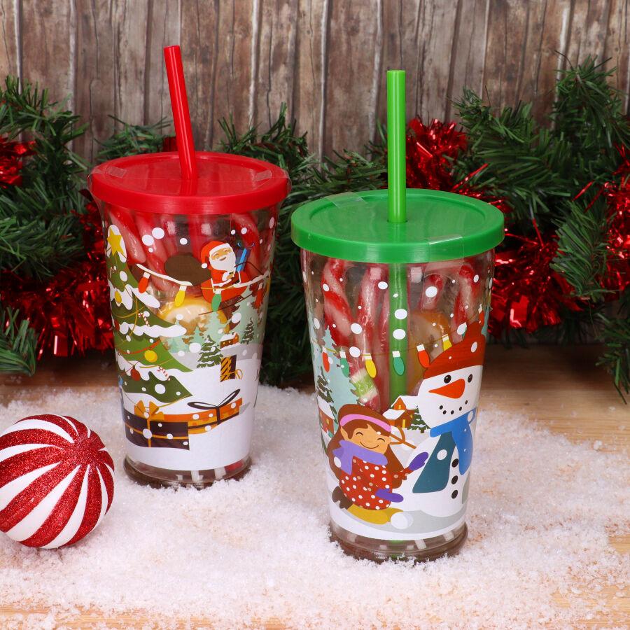 Karácsonyi mintás üvegpohár szívószállal és cukorkapálcákkal