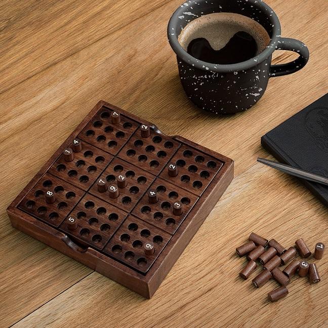 Fából készült sudoku tábla