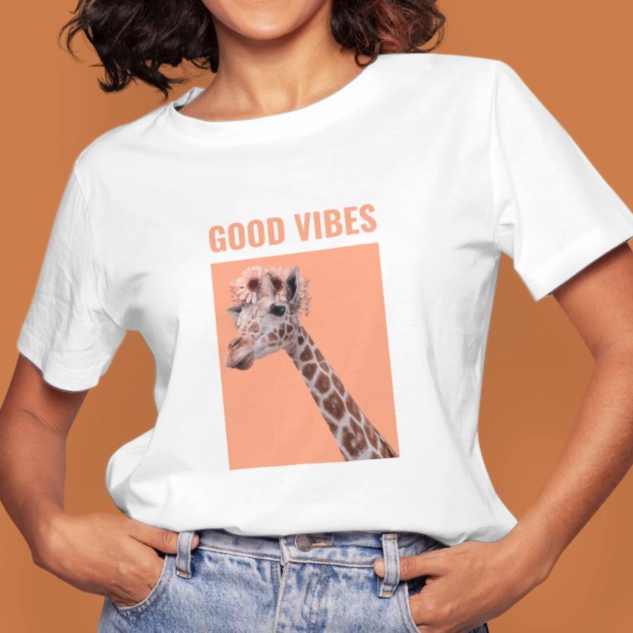 Good Vibes zsiráfos fehér női póló