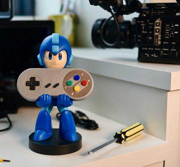 Mega Man telefon és konzol kontroller tartó figura töltéshez